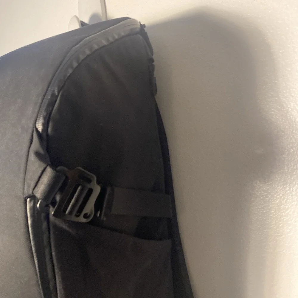 Lululemon More Miles Backpack One Size 25.5L Black 17